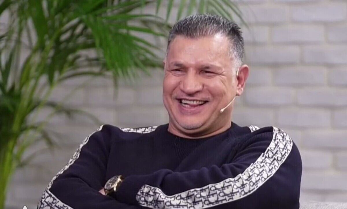 کفش‌های لاکچری و ۴۵ میلیونی علی دایی در ملاقات با پرسپولیسی‌ها + عکس