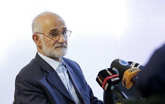 دولت رئیسی ادامه دولت «هاله نور» است؛ برداشت و تفسیر مردم این است که جنگ بین خودشان است و بر سر لحاف کهنه ملانصرالدین دعوا دارند یعنی دعوا بر سر قدرت است!