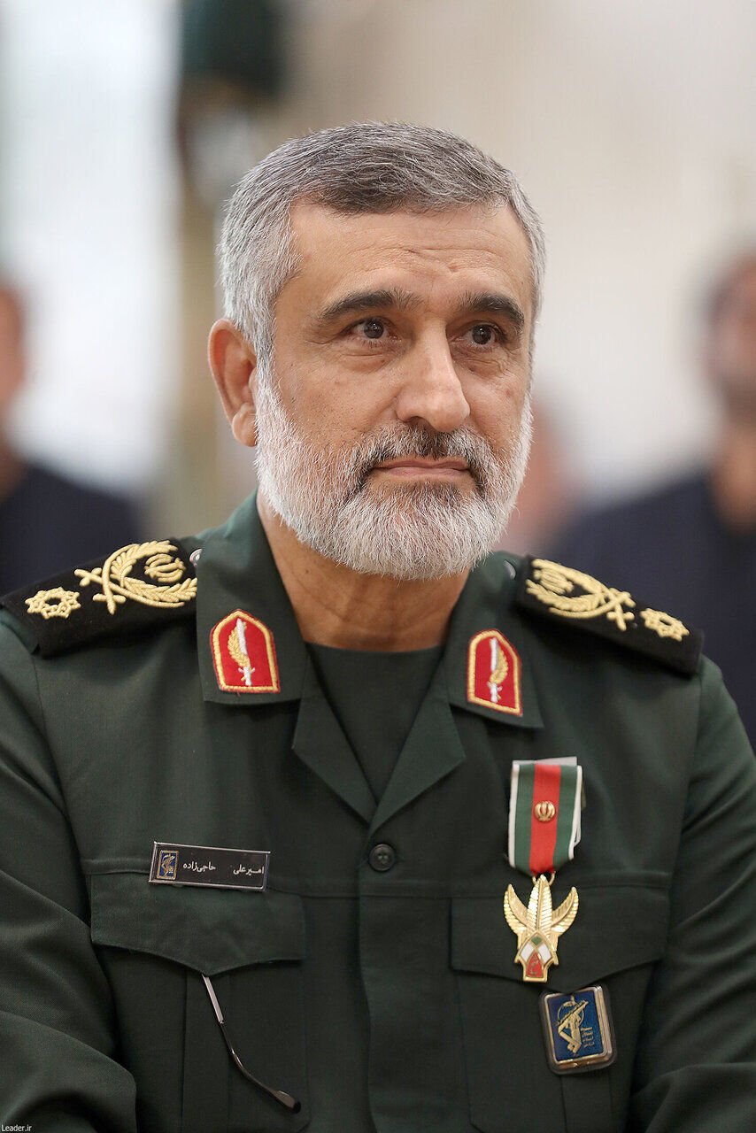 تصاویری خاص از شهید امیرعلی حاجی‌زاده، فرمانده هوافضای سپاه + عکس