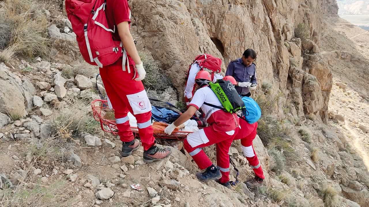 7 ساعت عملیات نفس‌گیر برای نجات چوپان از مرگ