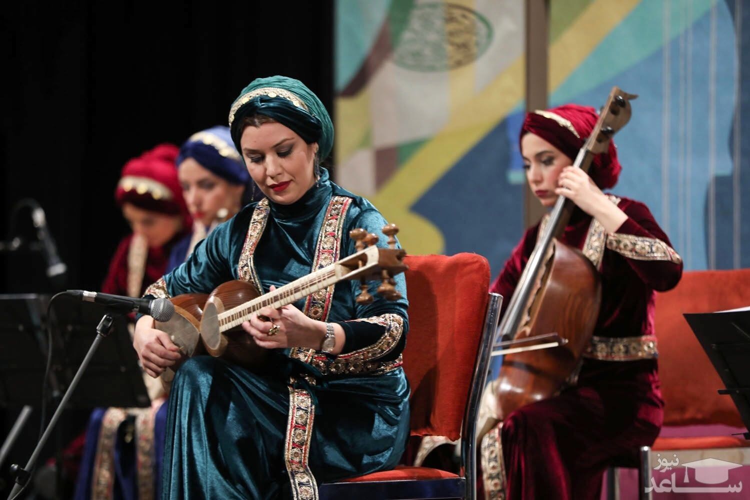عصبانیت «همشهری» از حضور ضرغامی در یک کنسرت؛ راه نزدیک شدن به مردم، پشت سر مردم حرکت کردن نیست!