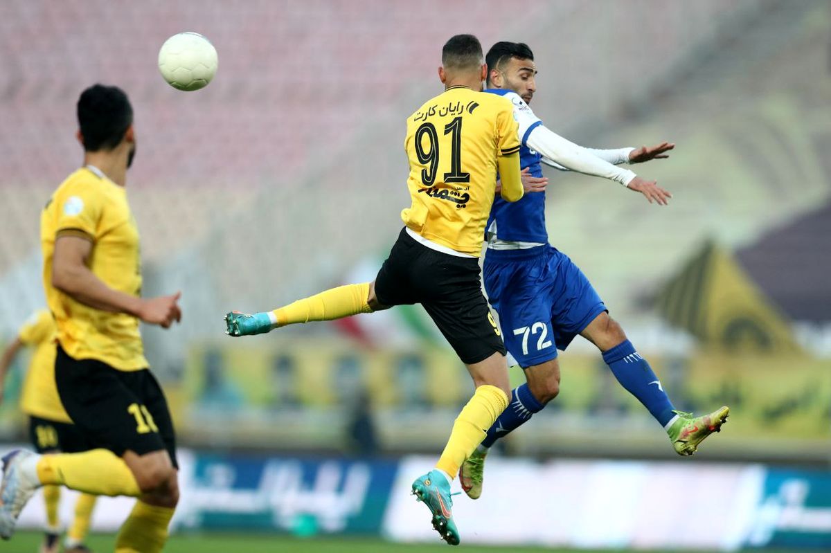 سپاهان 2-1 استقلال/ برد بزرگ طلاییپوشان در خانه با پنالتی جنجالی