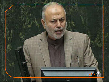 بینید| در دهن آنهایی می‌زنم که می‌گویند نماینده نباید دخالت کند!