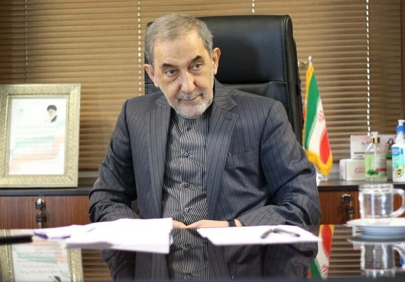 اولین واکنش مشاور ولایتی به اظهارات پدر شهید عجمیان؛ ایشان داغدار است براساس اطلاعاتی غلط نکاتی را بیان کرده، ولایتی اهل سیاست بازی نبوده و نیست هیچ مکاتبه‌ای هم با دستگاه قضا در کار نبوده