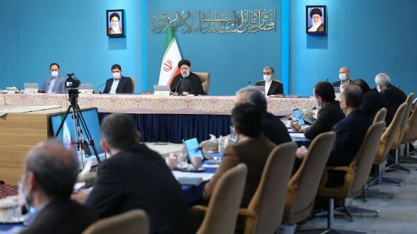 انتقاد روزنامه حامی دولت از ضعف برنامه‌ریزی دولت سیزدهم/ نشان بدهید کارآمد هستید