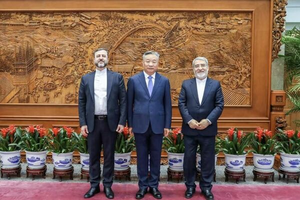 دیدار غریب‌آبادی با معاون وزیر خارجه چین؛ رایزنی تهران و پکن درباره هرمز و امنیت منطقه