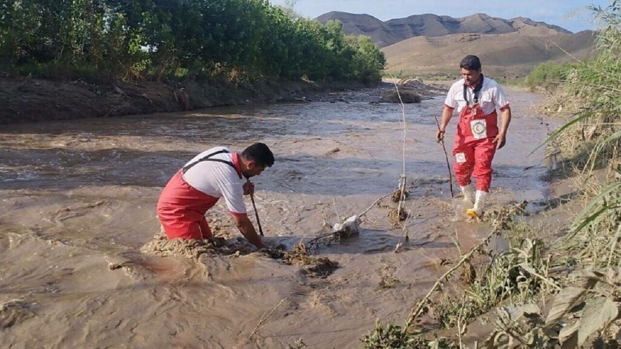 ناراحتی روزنامه همشهری از اعتراض به بی‌توجهی دولت به سیل سیستان و بلوچستان؛ ببینید سیل امارات چه کرده!
