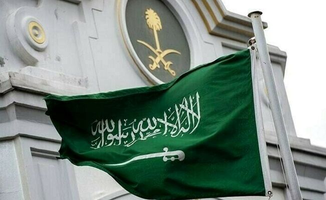 مرد عربستانی جنازه زنش را تبدیل به میز کرد! + عکس