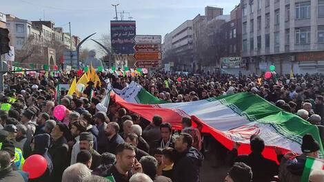 قطعنامه پایانی راهپیمایی سراسری یوم‌الله ۲۲ بهمن: هرگونه جسارت، اهانت یا تعرض به رهبر ایران را تعرض به هویت، عزت و اراده ملت ایران می‌دانیم/اکنون زمان هم افزایی میدان و دیپلماسی است، سربازان هر دو عرصه،فرزندان ملت و مورد حمایت صد درصد ملت هستند