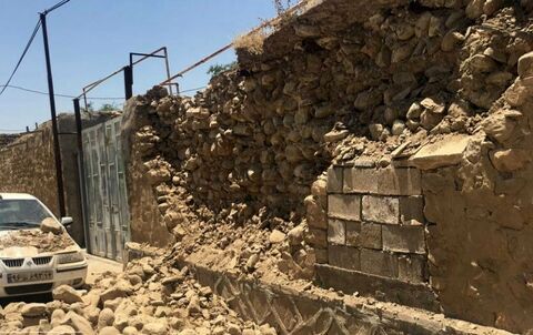 بازدید وزیر بهداشت از مناطق زلزله‌زده هرمزگان/موضوع مهم منطقه شدت گرما و احتمال گرمازدگی ساکنان است

