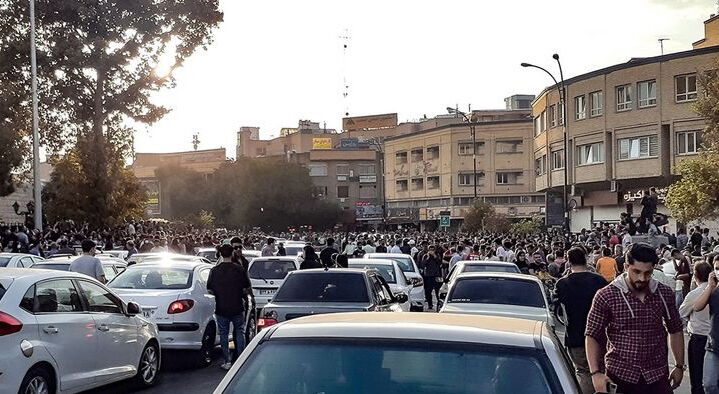 با قطع اینترنت و فیلترینگ اینستاگرام «نسل زد» و دهه هشتادی‌ها عقب‌نشینی نمی‌کنند
