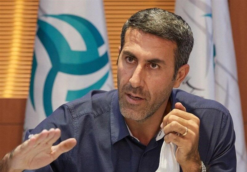 اگر برای تماشای فینال به سالن می رفتم باخت را به گردن من می انداختند چون فرافکنی را بلدند!