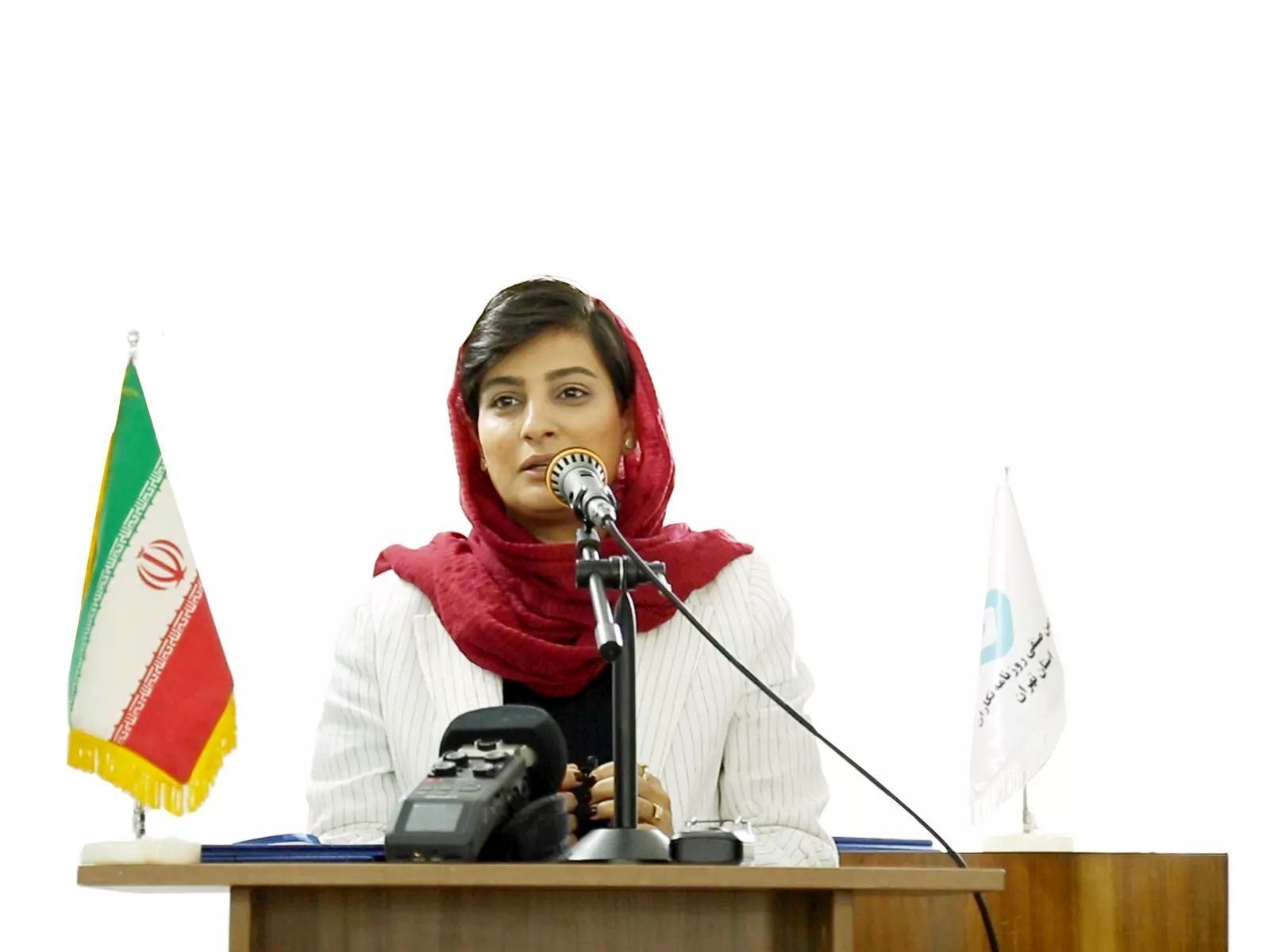 وکیل الهه محمدی: دنبال برائت موکلم از اتهامات هستیم؛ الهه تا صدور رای قطعی آزاد خواهد بود
