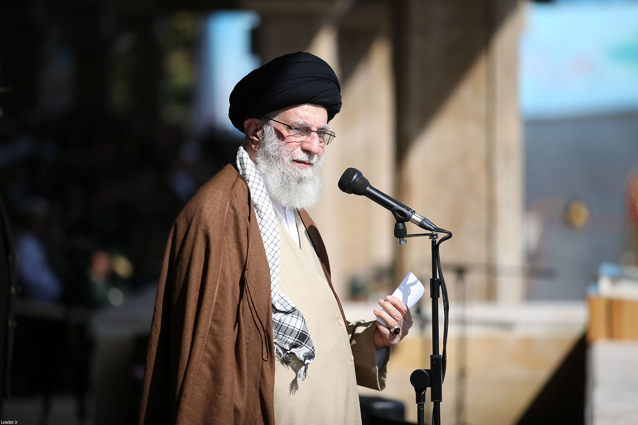 گزارش تصویری از حضور رهبر انقلاب در دانشگاه امام علی به مناسب مراسم مشترک دانش‌آموختگی