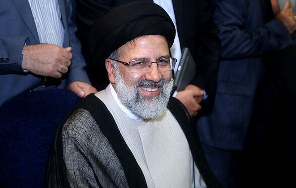 ادعای عجیب و غریب روزنامه حامی دولت: افزایش تعداد کاندیداها یعنی رئیسی فقر، فساد و تبعیض را رفع کرده!