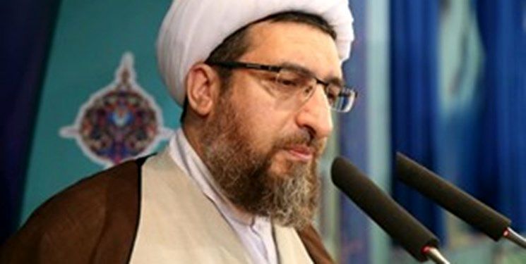 دشمن تلاش می کند مردم را مقابل روحانیت قرار دهد/ تولیدکنندگان داخلی کیفیت کالا‌ها را بالا ببرند