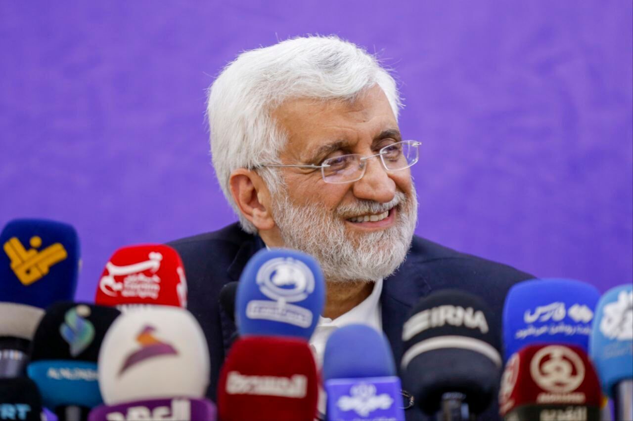 چهره نزدیک به قالیباف: این 3 نفر مانع کناره‌گیری جلیلی هستند
