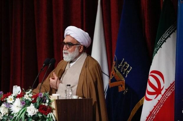 گلایه تولیت آستان قدس رضوی از تندروها: با تفسیرهای نادرست دل رهبری را غصه‌دار کردند
