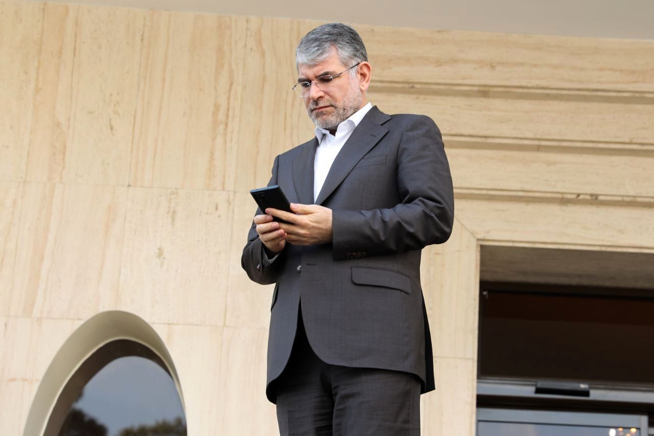 اعتراض تند عبدی به رئیسی: نمی‌شود سلطان سکه را در مدت کوتاه اعدام کنید اما نوبت وزیر خودتان رسید همه چیز غیرشفاف شود 