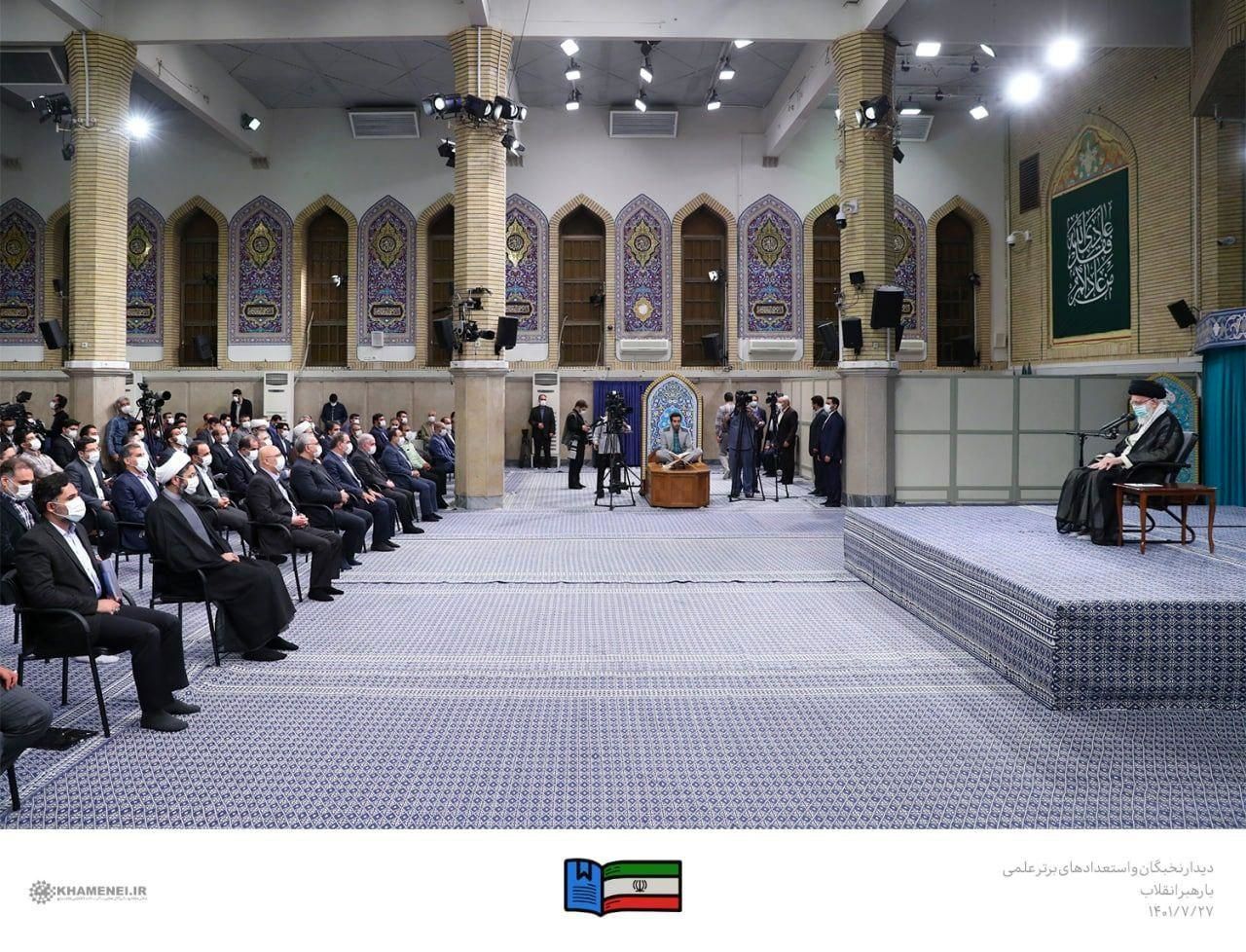 جمعی از نخبگان با رهبر انقلاب دیدار کردند