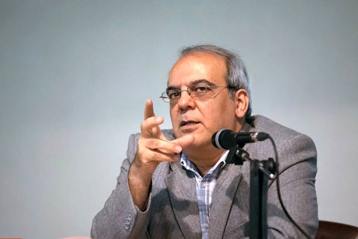اعتراض عباس عبدی به اعلام جرم علیه دو بازیگر به علت دست دادن با هم و سازندگان فیلم کیک محبوب من؛ این اقدامی است که روزانه مکرر در سطج جامعه رخ می‌دهد