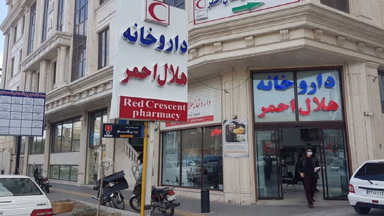 دولت پاسخ دهد؛ شما که در بدو ورود توانستید آن اندازه واکسن وارد کنید چرا بعد از دو سال در تامین دارو مانده‌اید؟