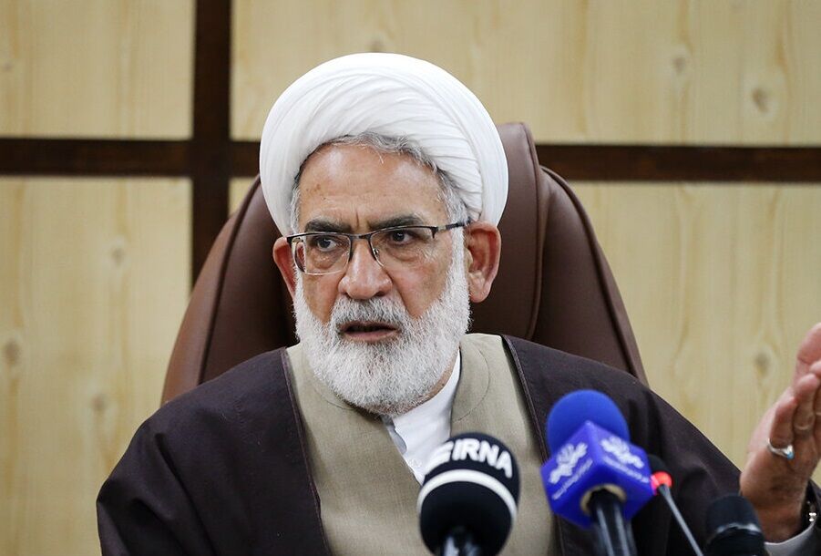 عده‌ای از غافلین و معاندین در فضای مجازی اقدام به هتک حرمت شهیدان نموده‌اند؛ باید مورد تعقیب قرار گیرند
