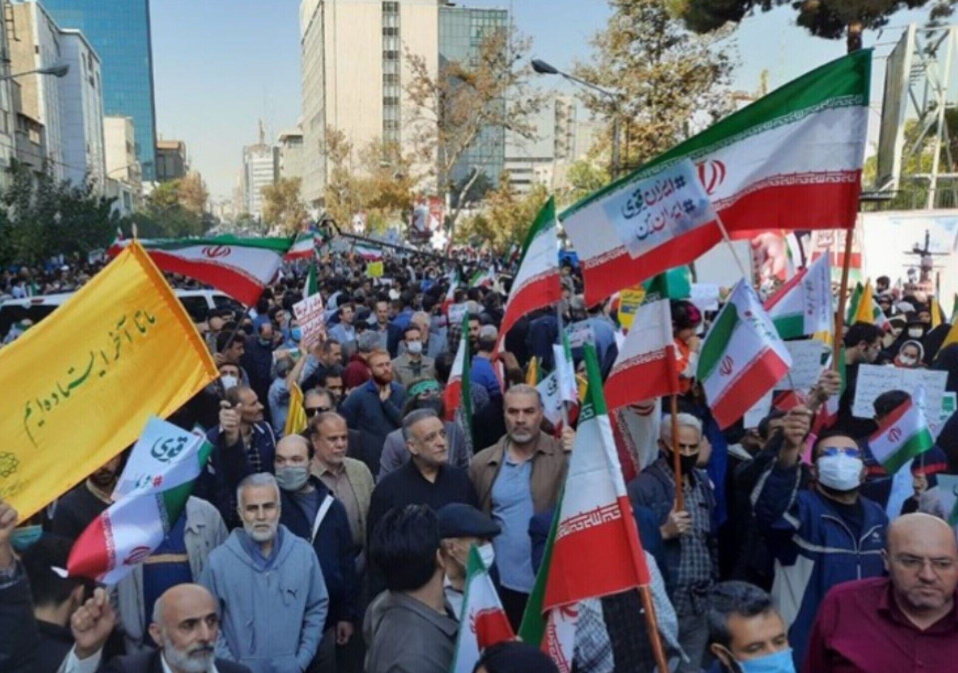 قطعنامه راهیپمایی ۱۳ آبان: بر پرهیز جدی از واگرایی‌های تفرقه‌افکنانه، تأکید می‌ورزیم/ هرگونه سازش یا تسلیم در برابر هژمونی قدرت‌های استکباری را محکوم و بر عدم اعتماد مطلق به غرب تأکید می‌کنیم