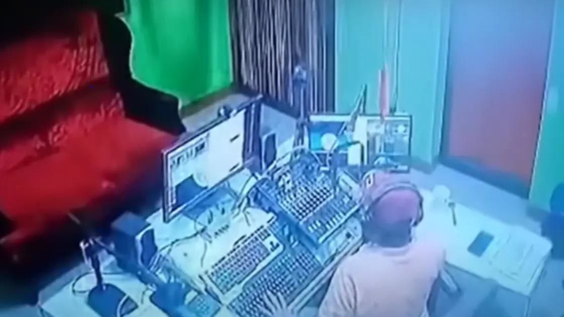 مجری را در برنامه پخش مستقیم به قتل رساندند + ویدئو