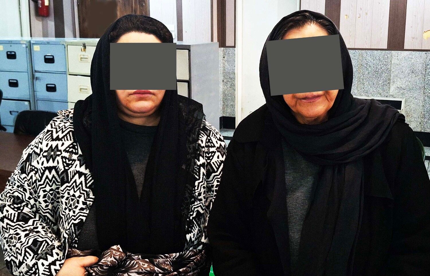 دو زن سارق، پیرزنی را فریب دادند و طعمه سرقت کردند