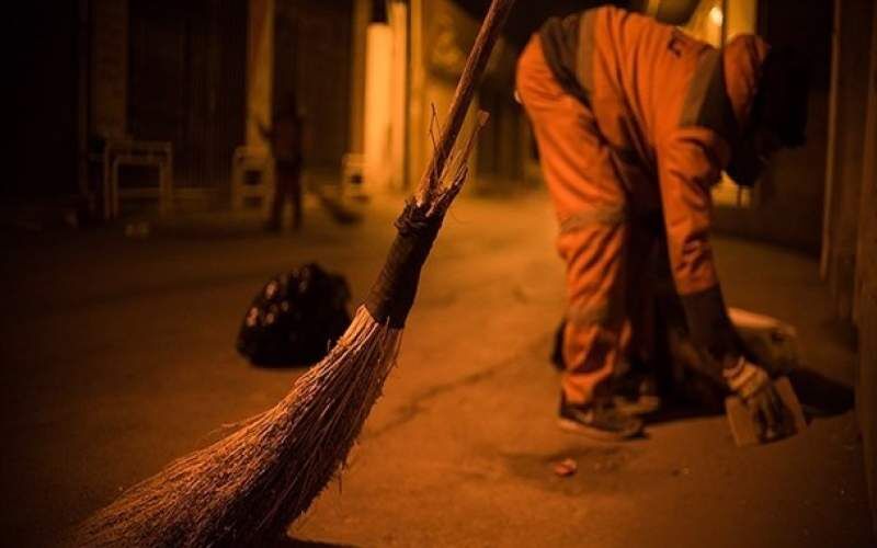 وقتی بابت طلب حقوق‌مان جلوی ساختمان شهرداری می‌ایستیم، می‌گویند شما شورشگرید!