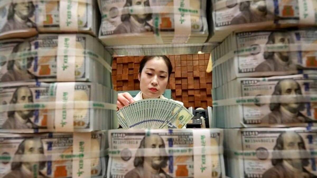 سیاست غلط دلارزدایی دولت چگونه یک میلیارد دلار به مردم ایران ضرر زد؟