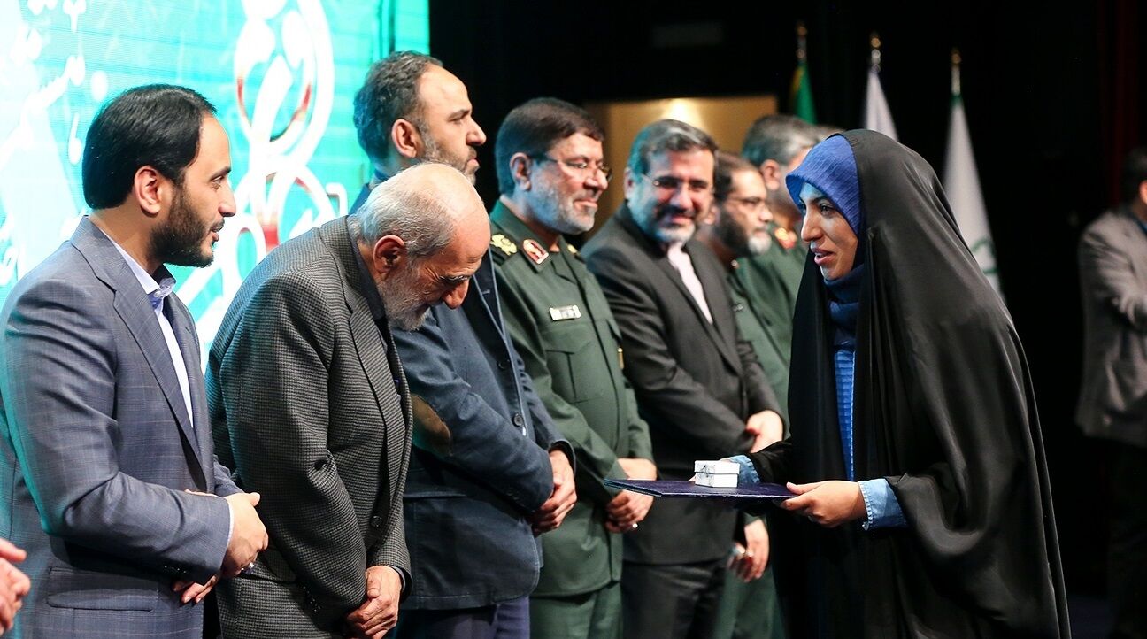 حسین شریعتمداری و آمنه‌ سادات ذبیح‌پور «جهادگر» رسانه‌ای شدند