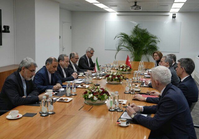 
گفتگوی وزیران خارجه ایران و سوئیس درباره مذاکرات تهران و واشنگتن

