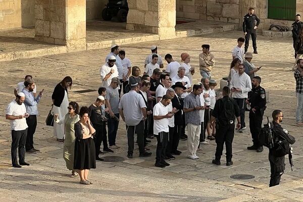 شهرک‌نشینان اسرائیلی به مسجد الاقصی یورش بردند
