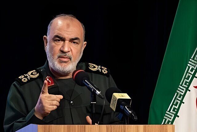 پیام جدید سرلشکر سلامی: ارتش و سپاه حصار مستحکم ایران اسلامی هستند