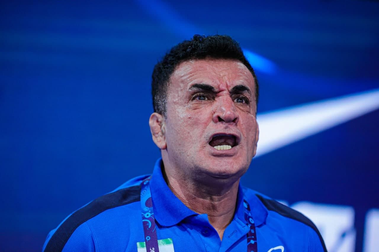 حمله آتشین محمد بنا به وزیر ورزش؛ توانمندی‌اش سرگرم کردن چند دانش‌آموز است! غیر از تزویر چیزی ندیدیم از شما!