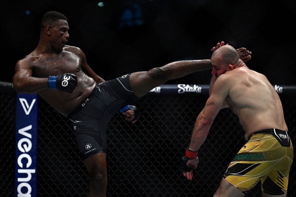 یک‌طرفه‌ترین نبرد در UFC ؛ کمربند سبک وزن به مبارز آمریکایی رسید