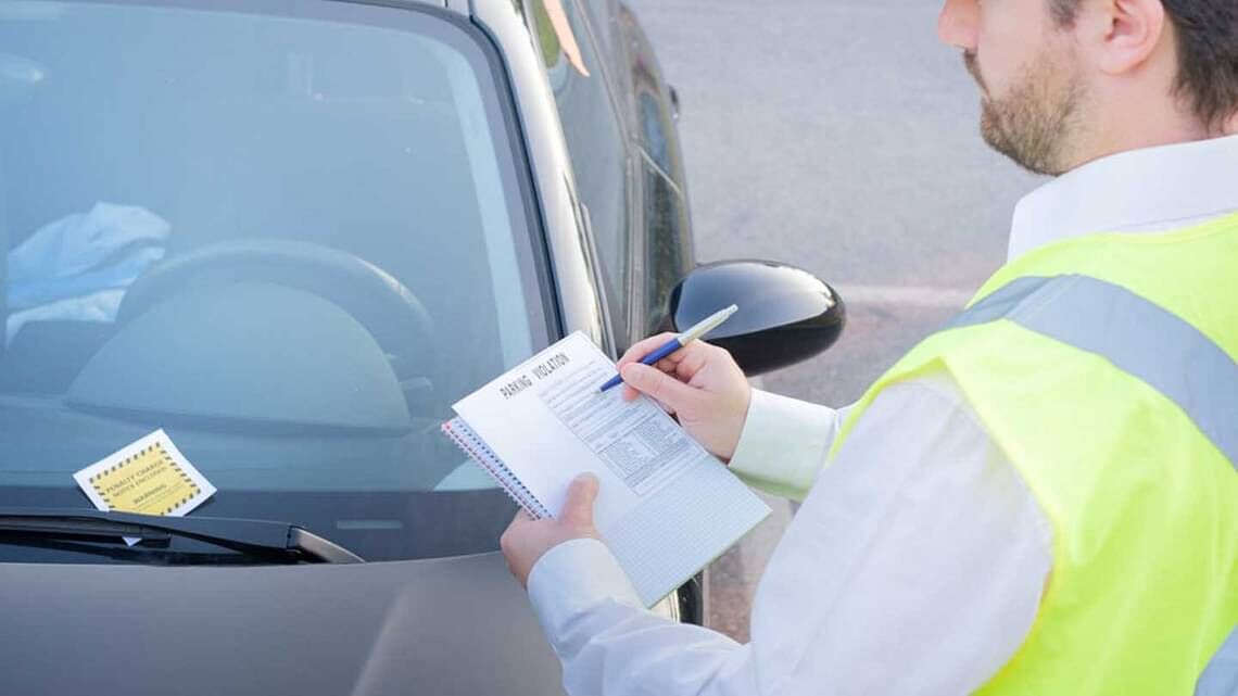 ادعای عجیب یک زن در امارات با ۱۳۷ هزار دلار خلافی خودرو
