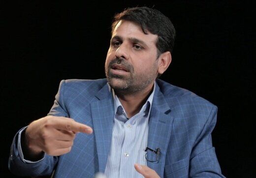  نماینده تهران بین صندلی‌های هواپیما مُچاله شد + تصاویر