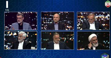 کاندیدایی که در مناظره اول انتخاباتی با خودش موبایل به استودیو برده بود!