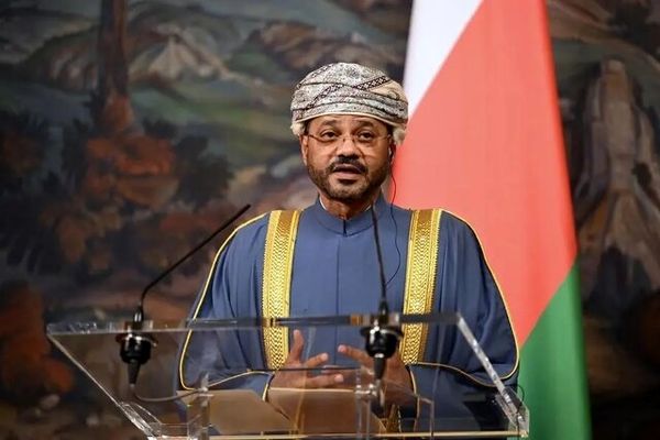 موضع وزیر خارجه عمان درباره دریافت هزینه در تنگه هرمز
