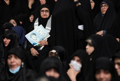 دیدار رهبری با بانوان