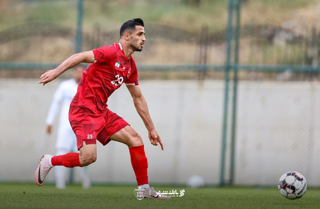 علی علیپور با پرسپولیس تمدید کرد