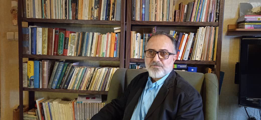جامعه پیوسته به مرجعیت نوین نیاز دارد/ آثار ادبی نوین با مرجعیت اتوریته قابل‌ فهم نیستند