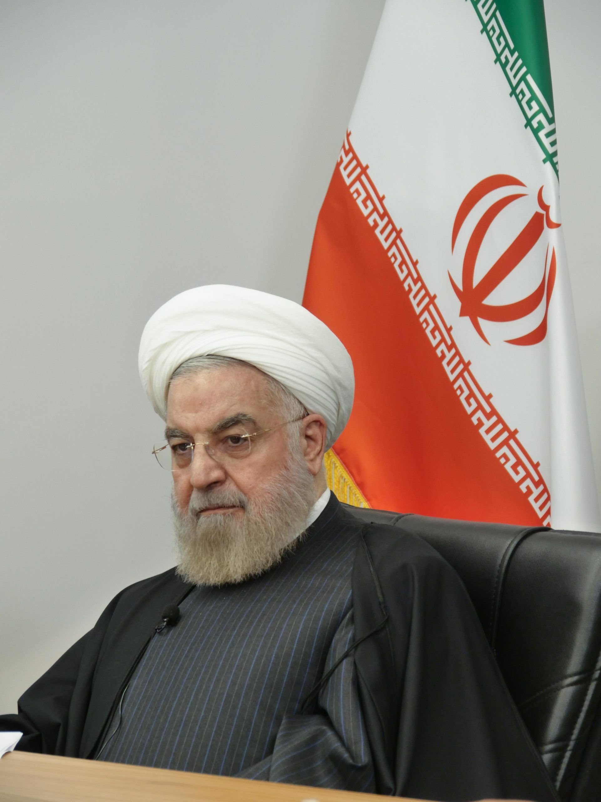 عکس یادگاری روحانیون با حسن روحانی 