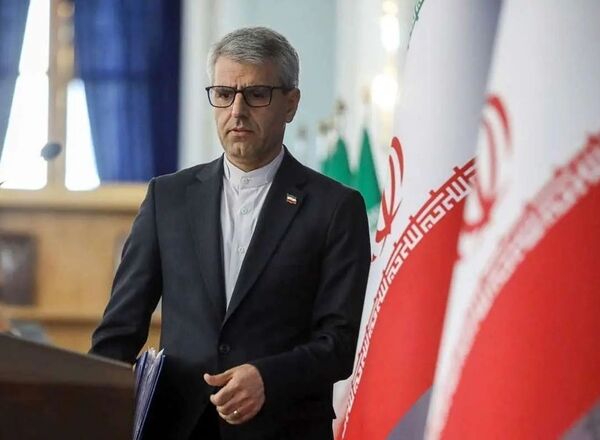 سخنگوی وزارت خارجه: جمعه و شنبه، چند دور گفت‌و‌گو میان ایران و عمان در سطح معاونان وزرای خارجه در تهران برگزار شد که طی آن، دو طرف در مورد مدیریت تردد ایمن کشتیرانی در تنگه هرمز، تبادل نظر کردند/ در این گفت‌وگوها پیشرفت‌هایی حاصل شد
