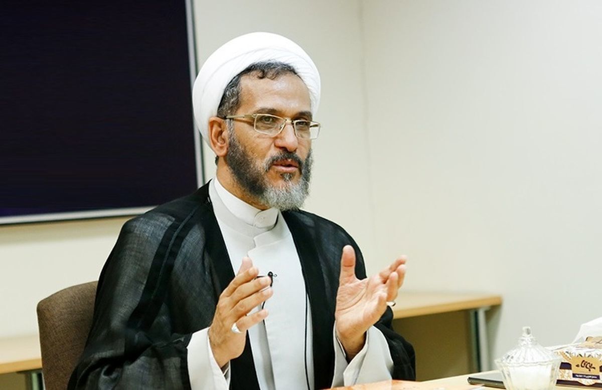امام خمینی سیاست انزوا و دیوار کشیدن دور مرزهای کشور را رد کردند