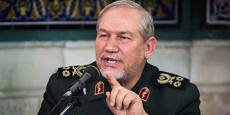 استراتژی نگاه به شرق منافاتی با شعار نه شرقی نه غربی ندارد