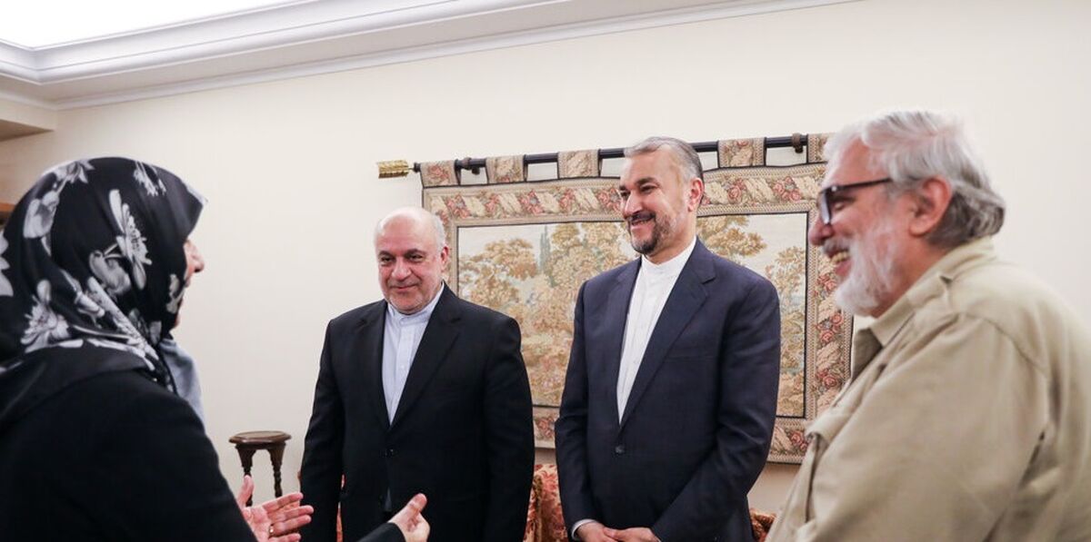 دیدار امیرعبداللهیان با خانواده امام موسی صدر؛ شباهت عجیب خواهر امام موسی صدر به برادرش+ تصاویر
